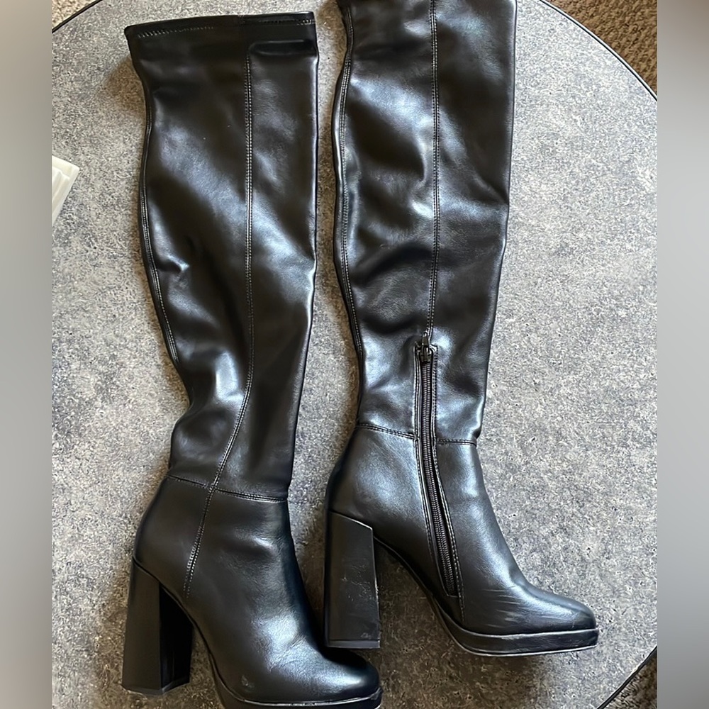 ❌SOLD❌Steve Madden Black Knee High Boots